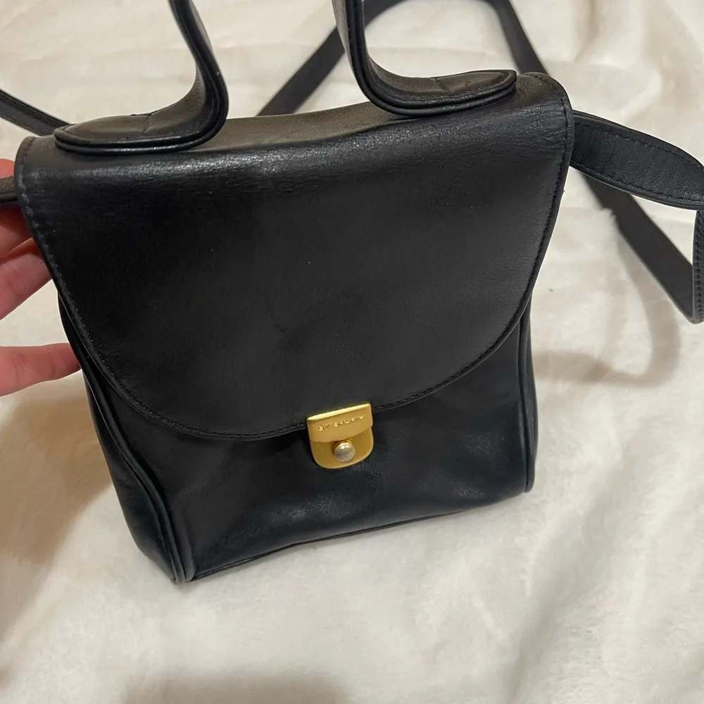 Vintage America Black Crossbody Bag - Picture 2 of 14